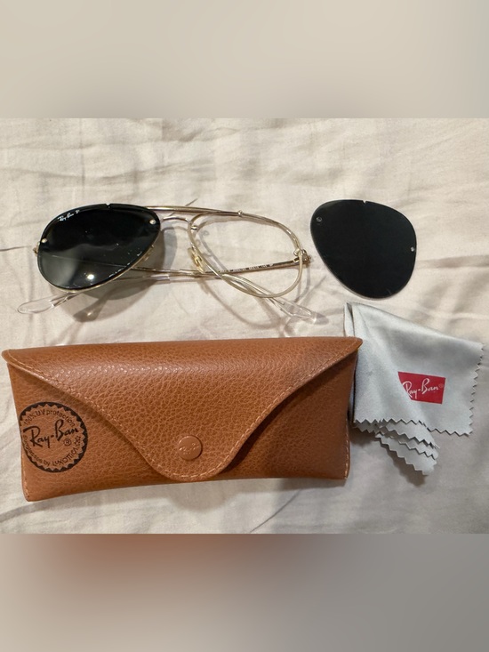 Ray-Ban Other - Ray-Ban Gold Frame Sunglasses with Black Lenses one lens needs fixing